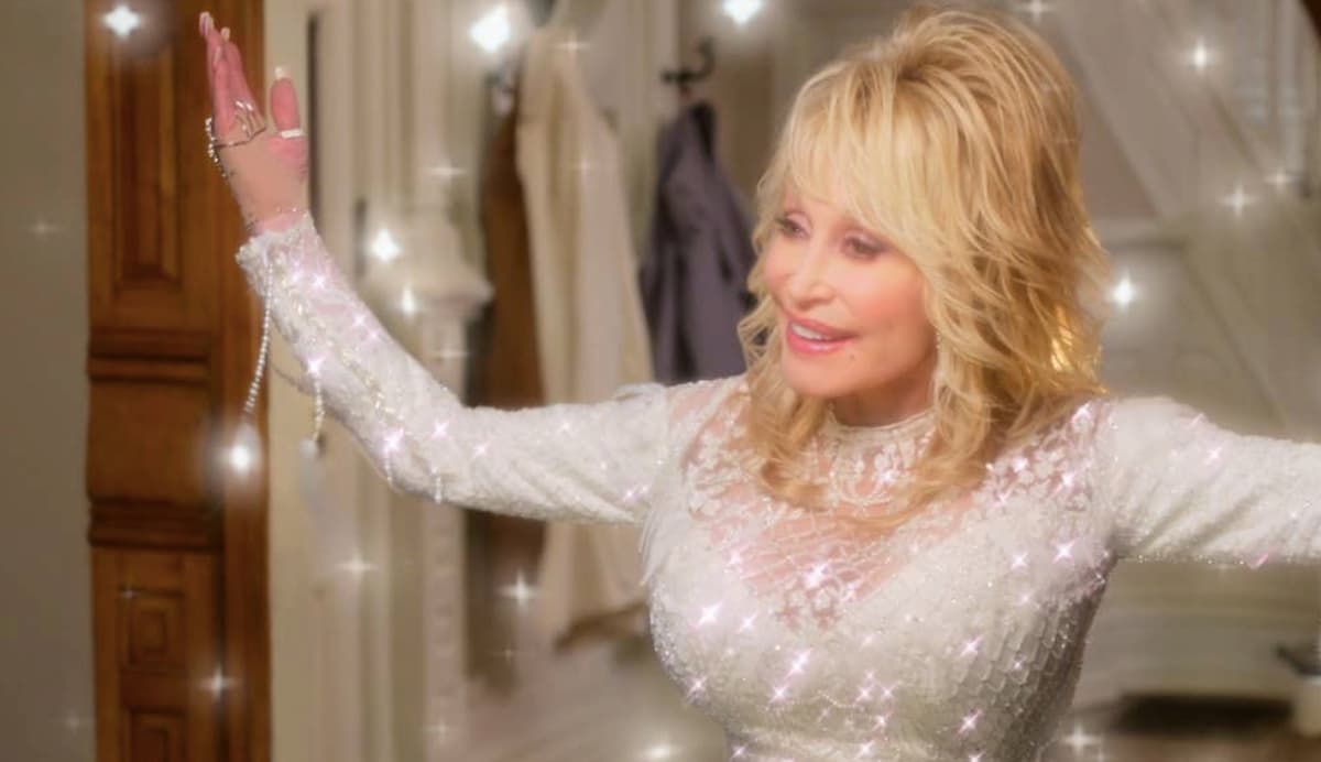 In Dolly Parton Country: Her Smoky Mountain Story (and the Places to Experience It) Blog Article